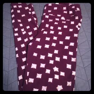 Maroon LuLaRoe leggings!