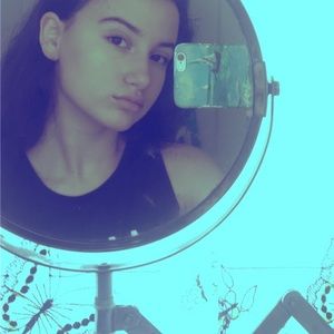 Meet your Posher, Emilia