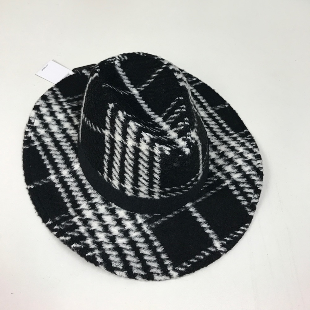 Ladies Black & White Hat