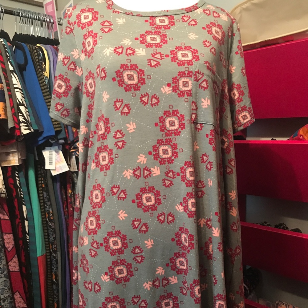 LuLaRoe- Medium Carly