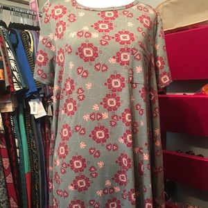 LuLaRoe- Medium Carly