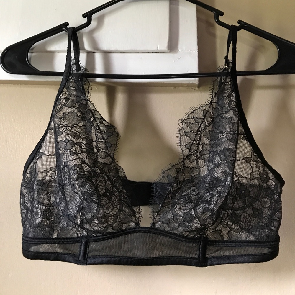 ❌VS Black lace bralette❌sold