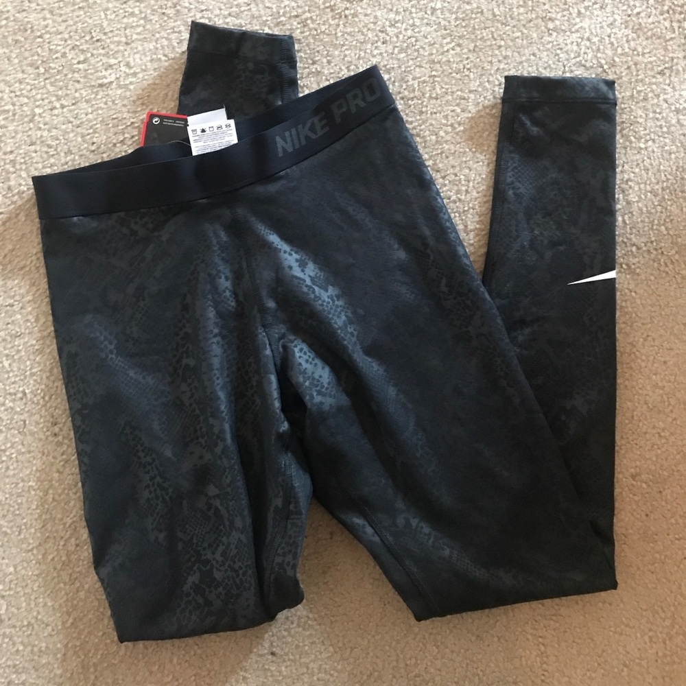 Super cute snakeskin black nike leggings