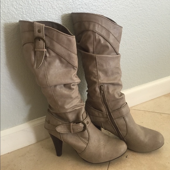 Boots - Picture 2 of 7