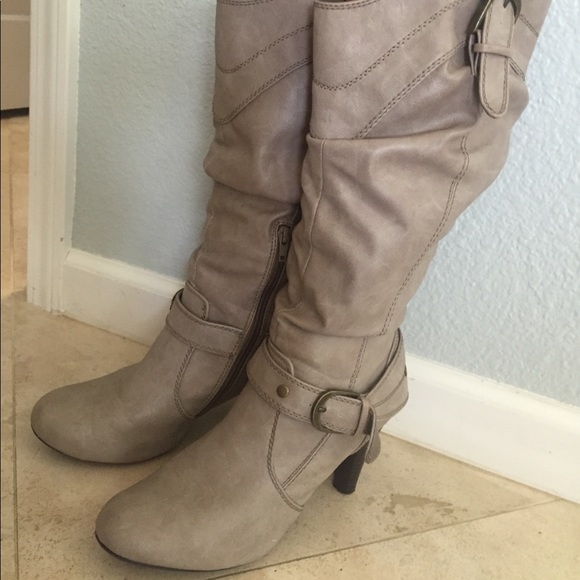 Boots - Picture 3 of 7