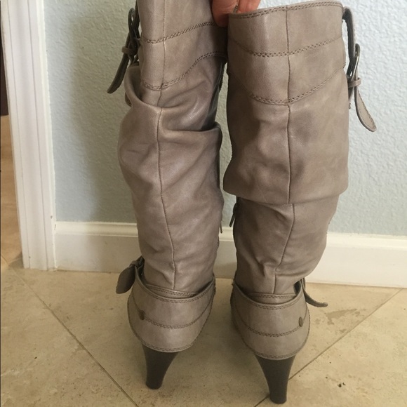 Boots - Picture 4 of 7