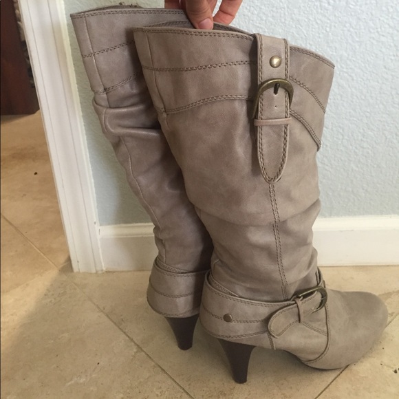 Boots - Picture 5 of 7