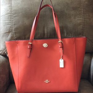 Coach tote in crossgrain leather