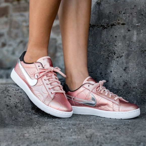 Tennis Classic Ultra LOTS QS Metallic Rose WMNS - Picture 2 of 8