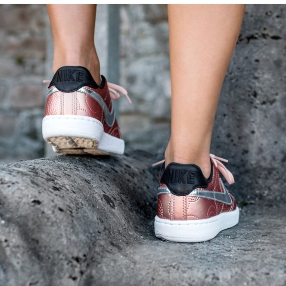 Tennis Classic Ultra LOTS QS Metallic Rose WMNS - Picture 3 of 8