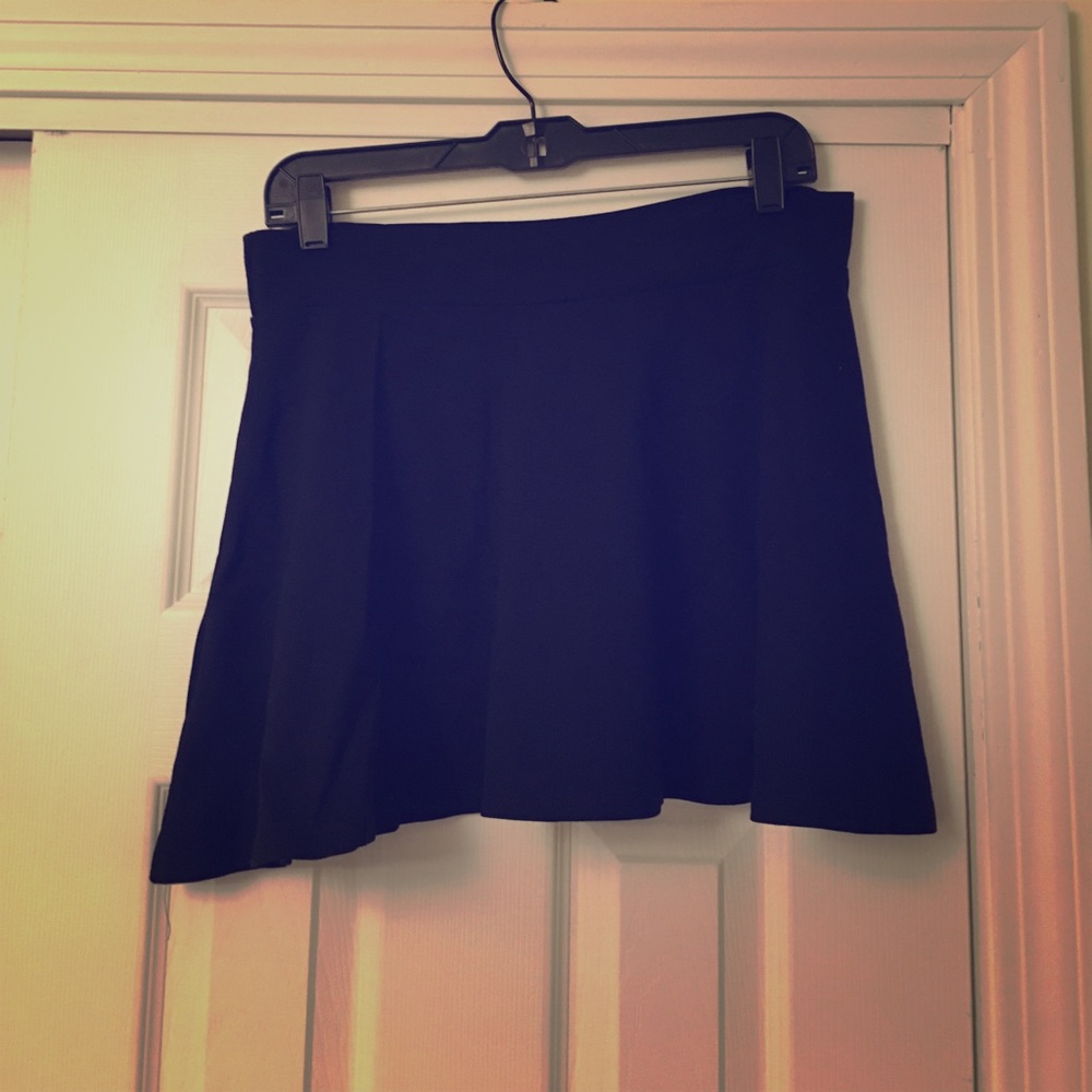 Stretchy black skirt