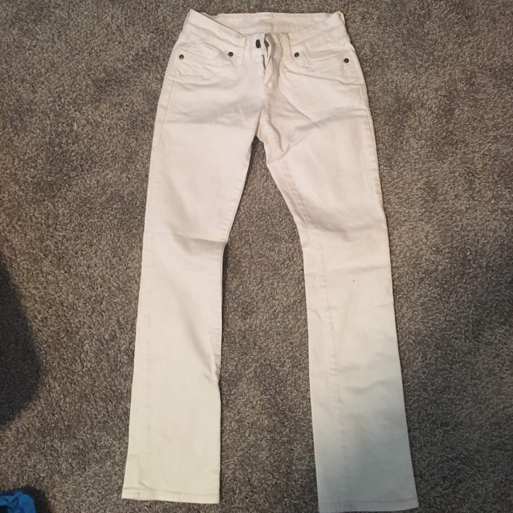 White skinny jeans
