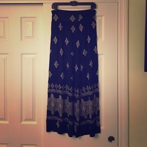 Long wavy skirt