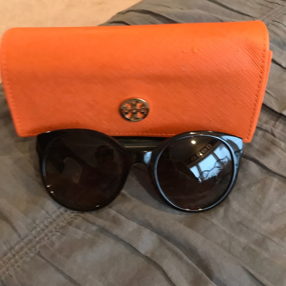 Tory Burch polarized round sungless