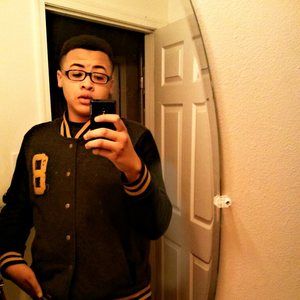 Meet your Posher, Derrick