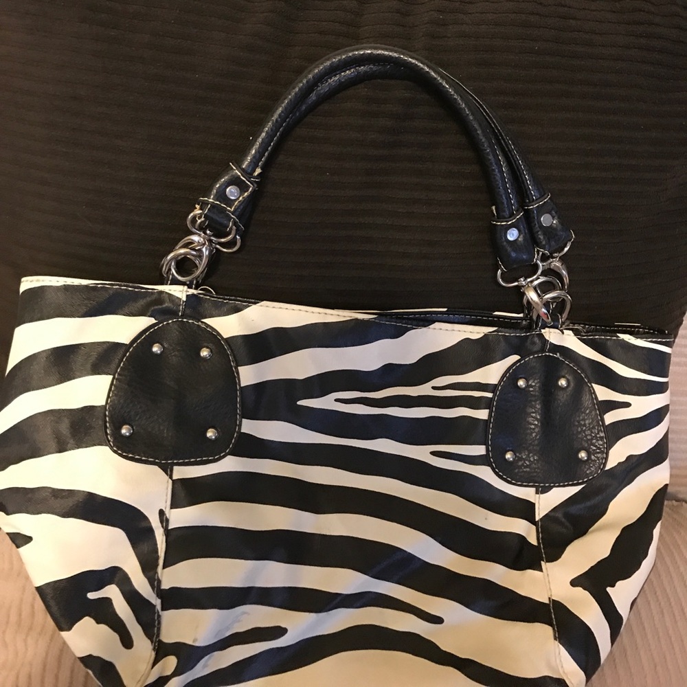 Black & white purse
