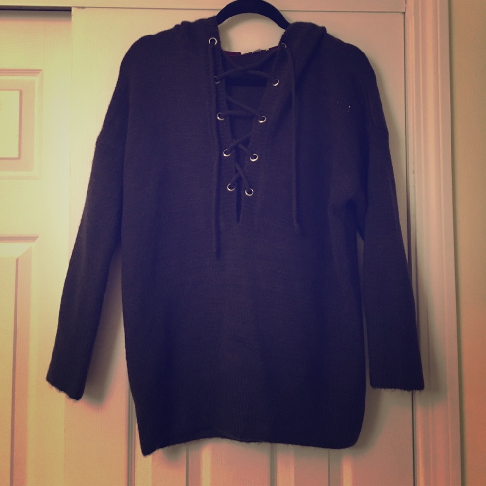 String laced sweatshirt