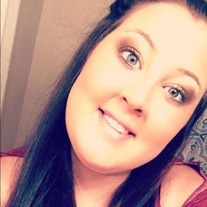 Meet your Posher, Caitlin