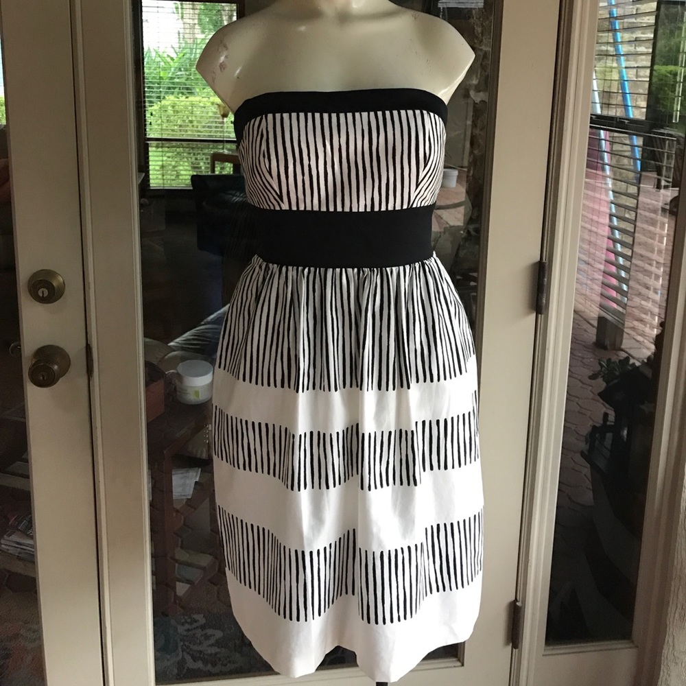 Black and white fit and flare dress! NWOT🌸