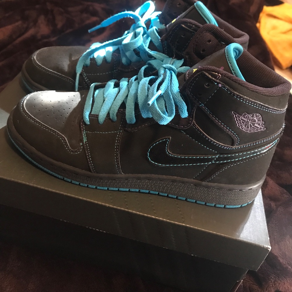 Size 6 youth air Jordan 1s