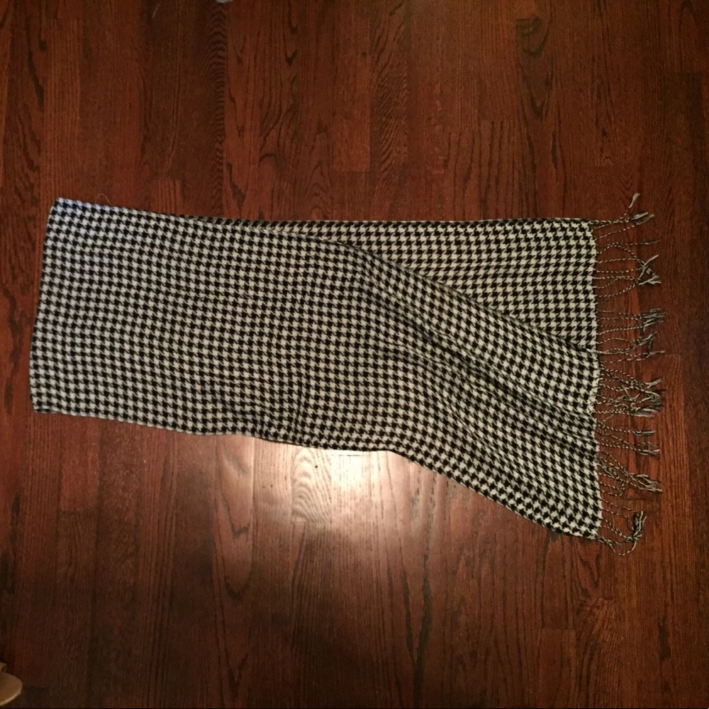 Fall/winter houndstooth scarf - Picture 2 of 2