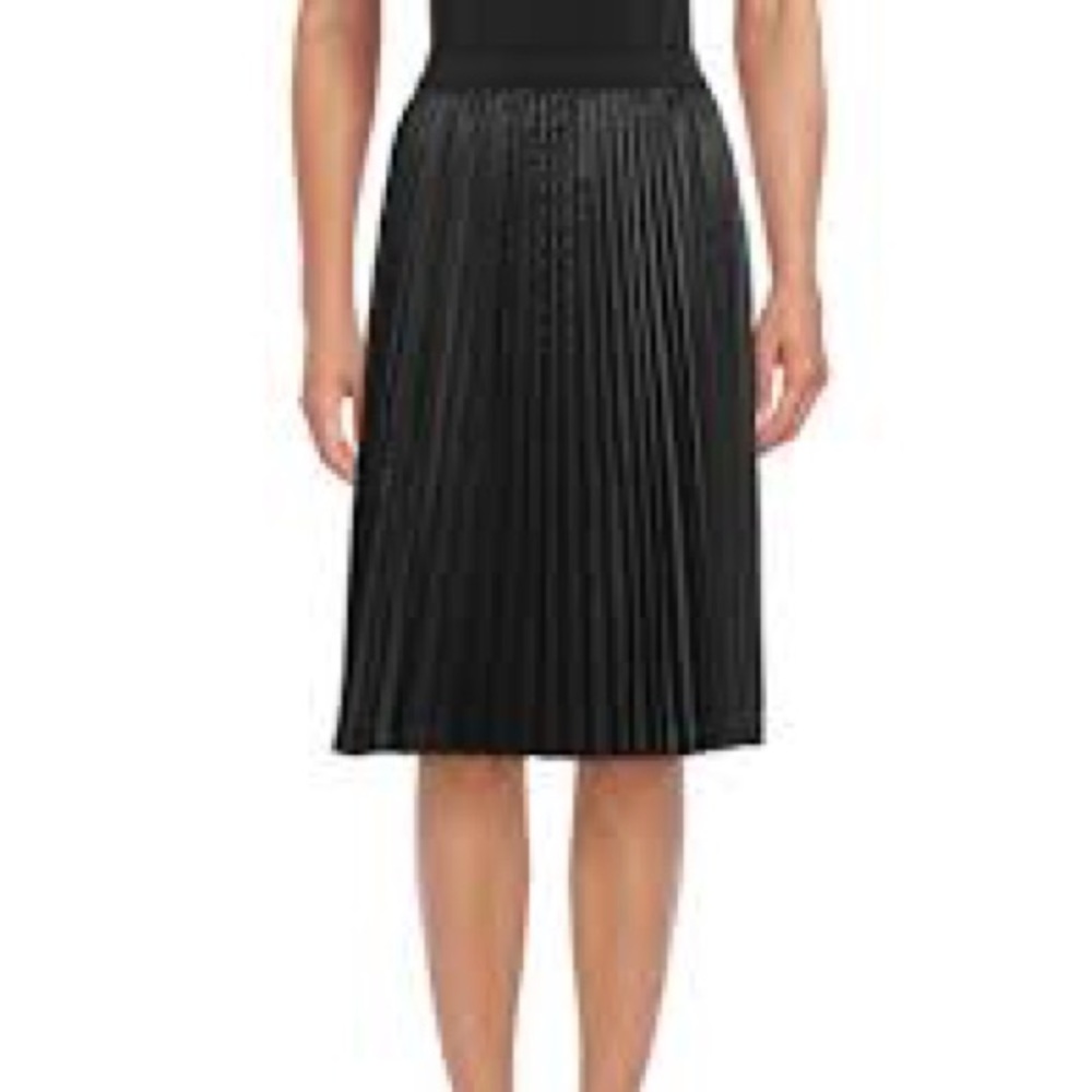 BNWT Tahari Pleated Shinny Skirt