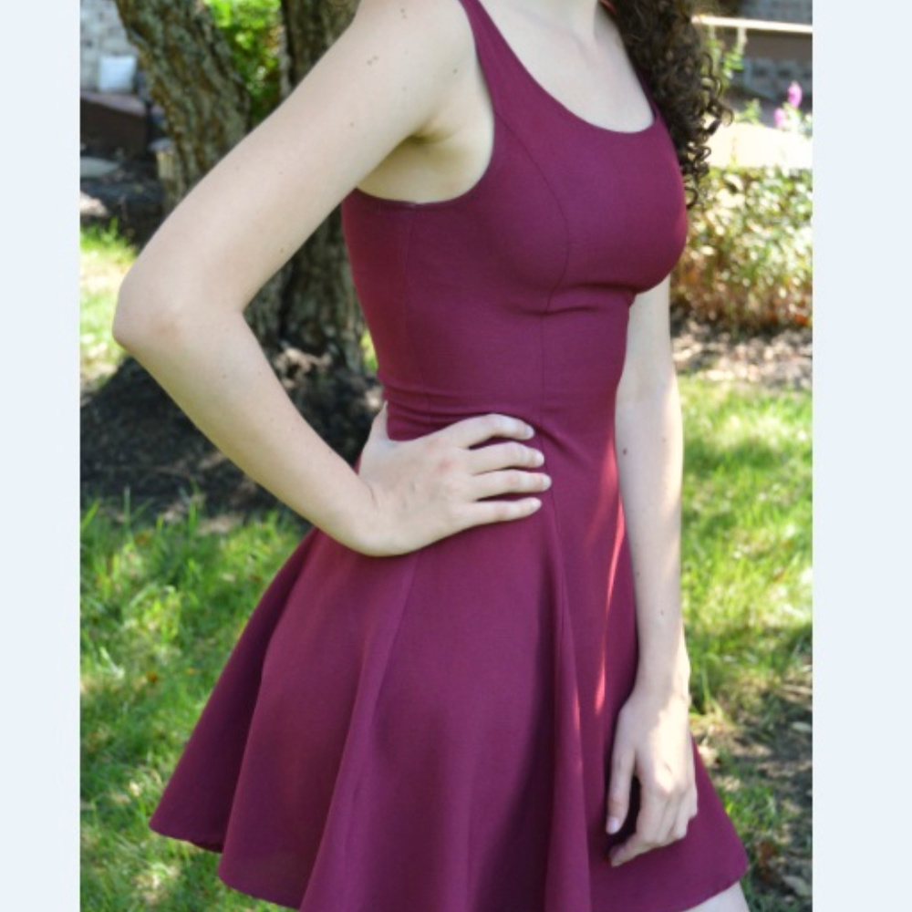 🎉 HP 🎉 H&M Burgundy Dress