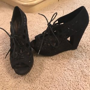 Gianni Bini lace up black wedges