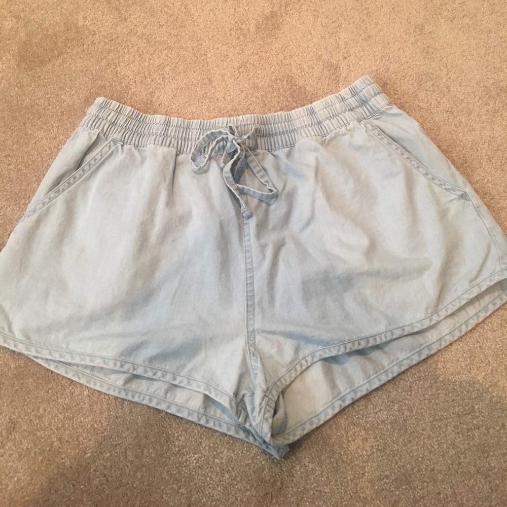 Forever 21 comfy Jean shorts - size L - NEVER WORN