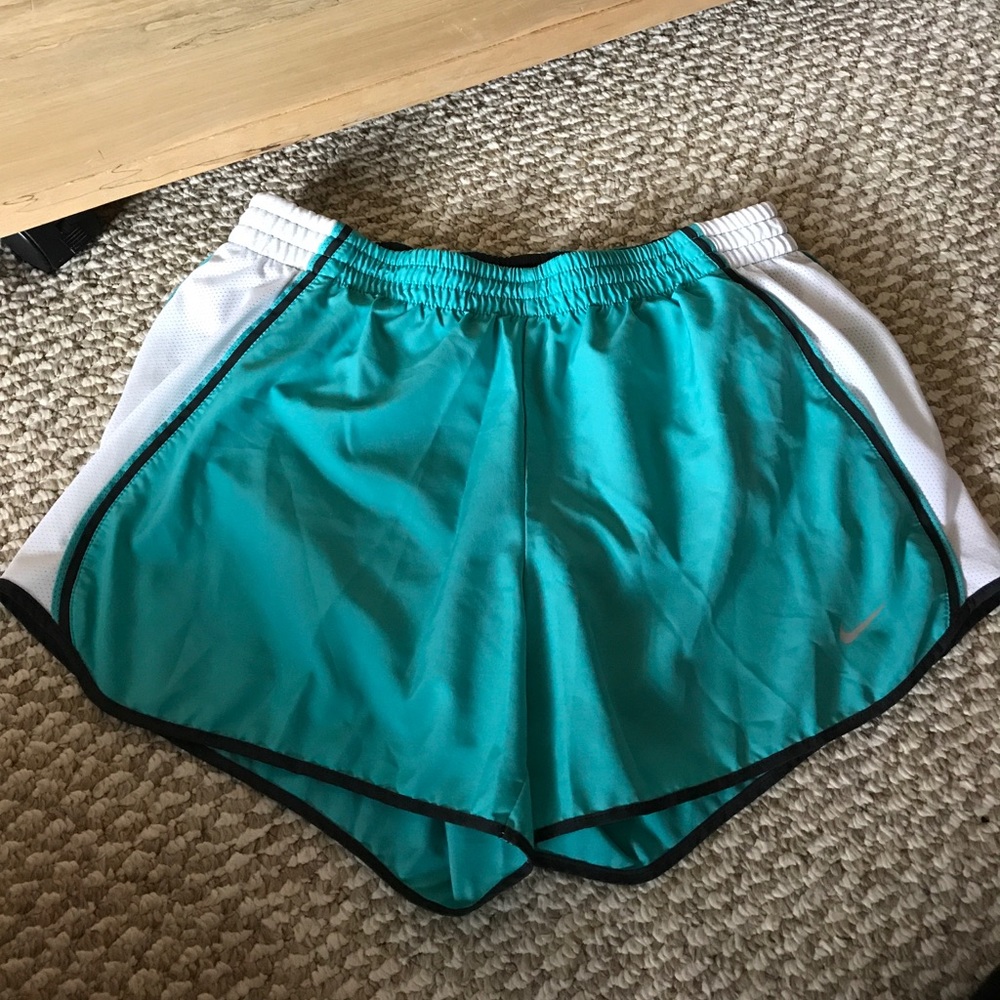 NIKE WORKOUT SHORTS