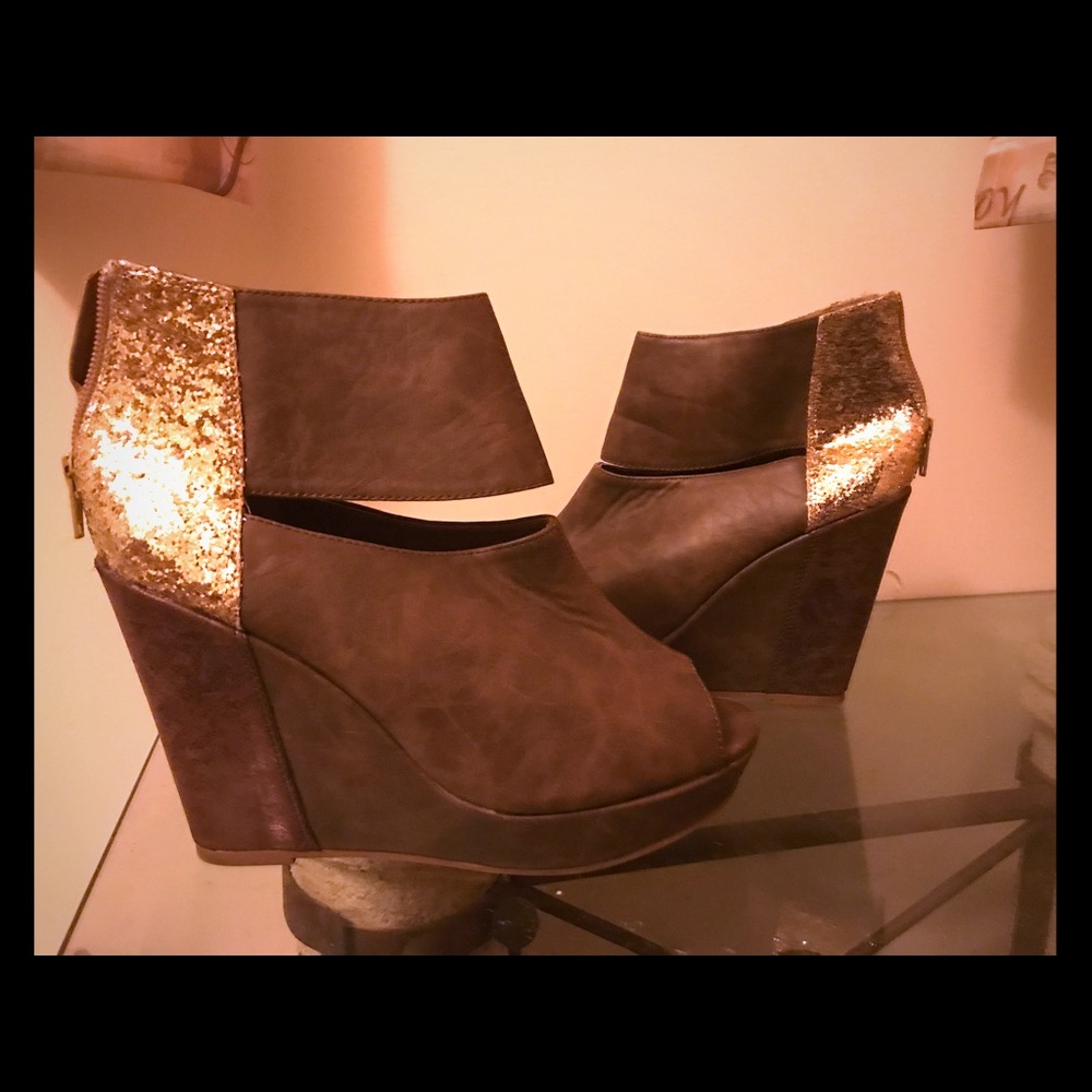Wedged sandals