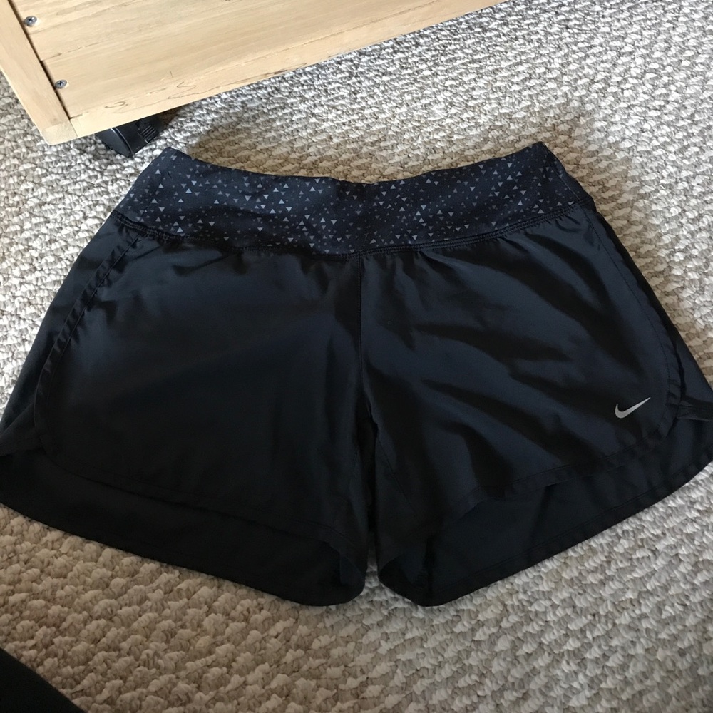 NIKE WORKOUT SHORTS
