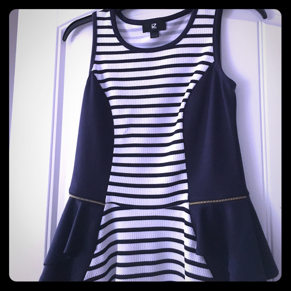💈🎈Navy and white peplum, size small, like new❤️