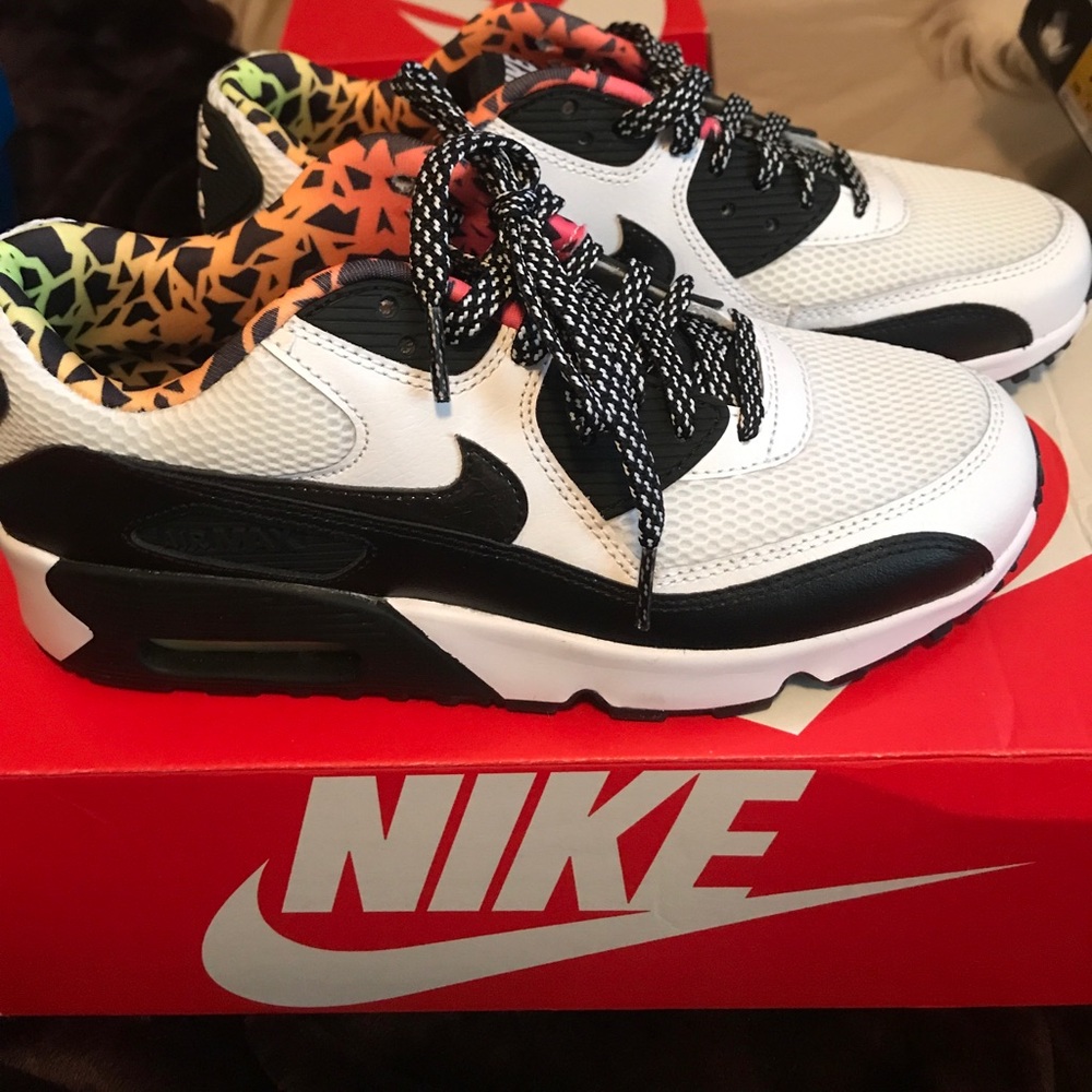 Brand new air max 90 size 6 youth