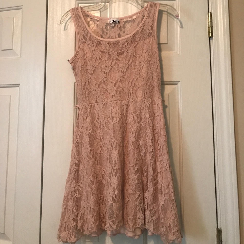 sleeveless floral lace dress