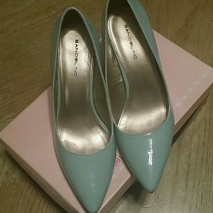 bandolino pretty mint heels