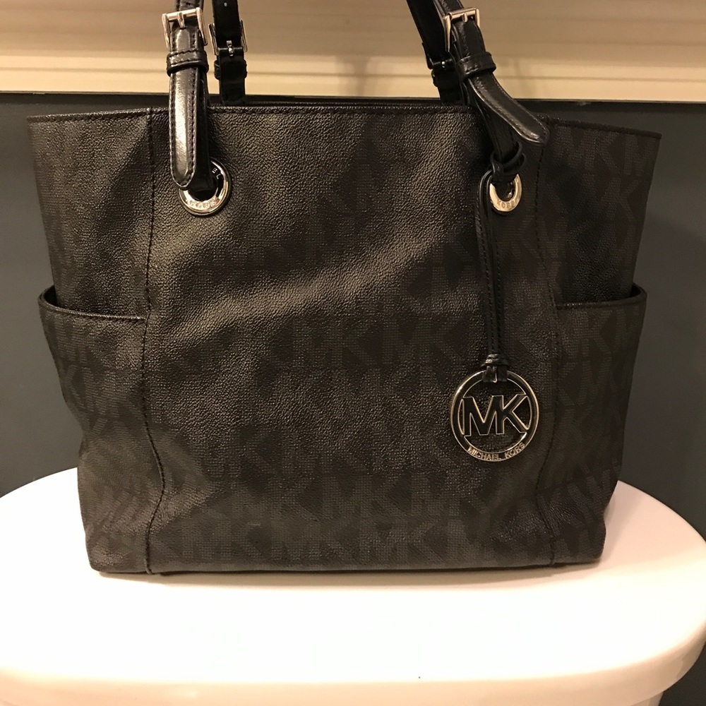 Black Michael Korea tote with matching wallet