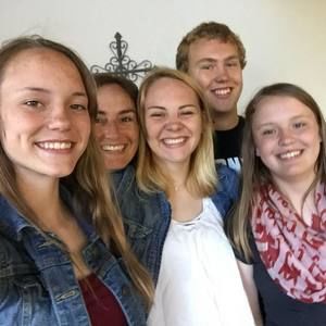 Meet your Posher, Laura