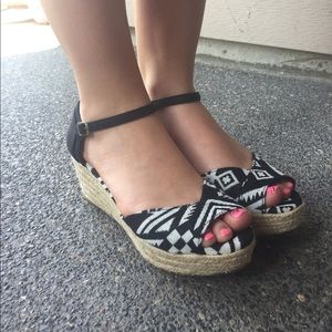 Toms wedges