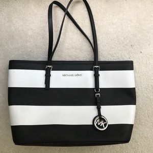Micheal kors authentic tote bag