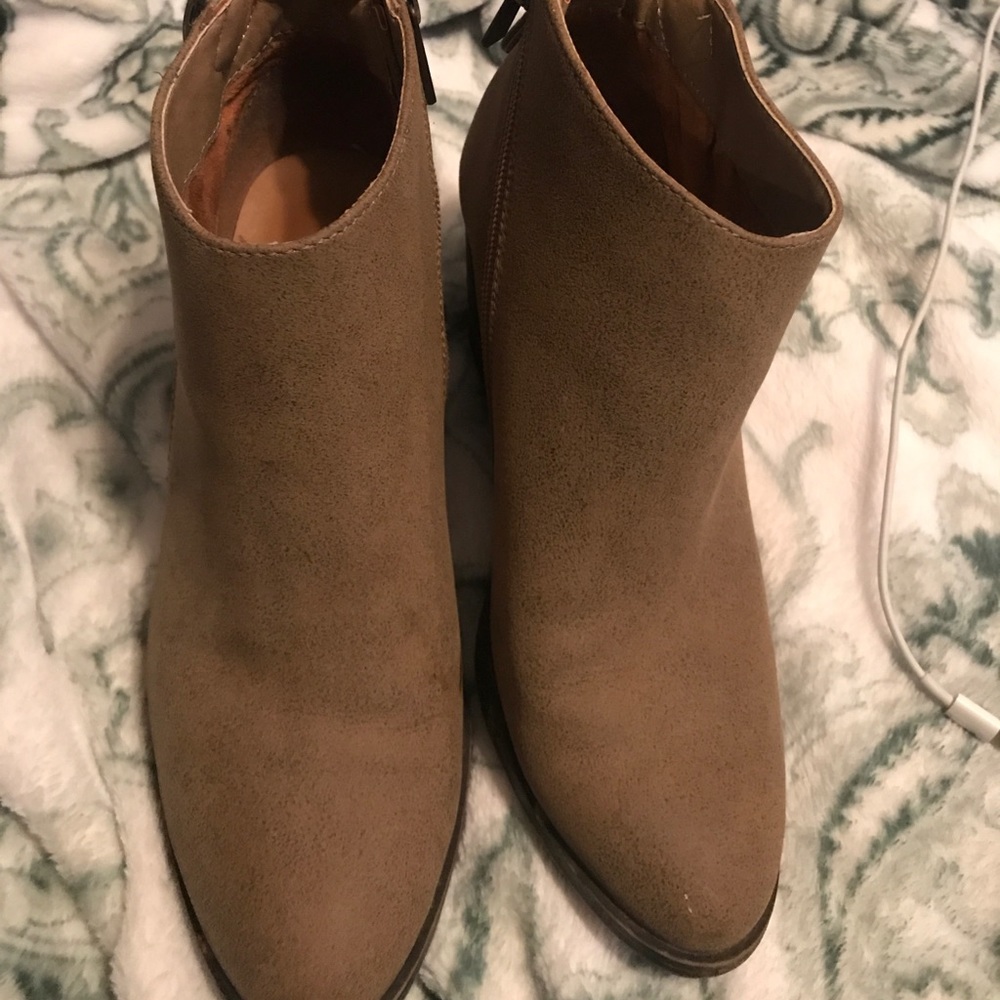 CUTE BROWN BOOTIES