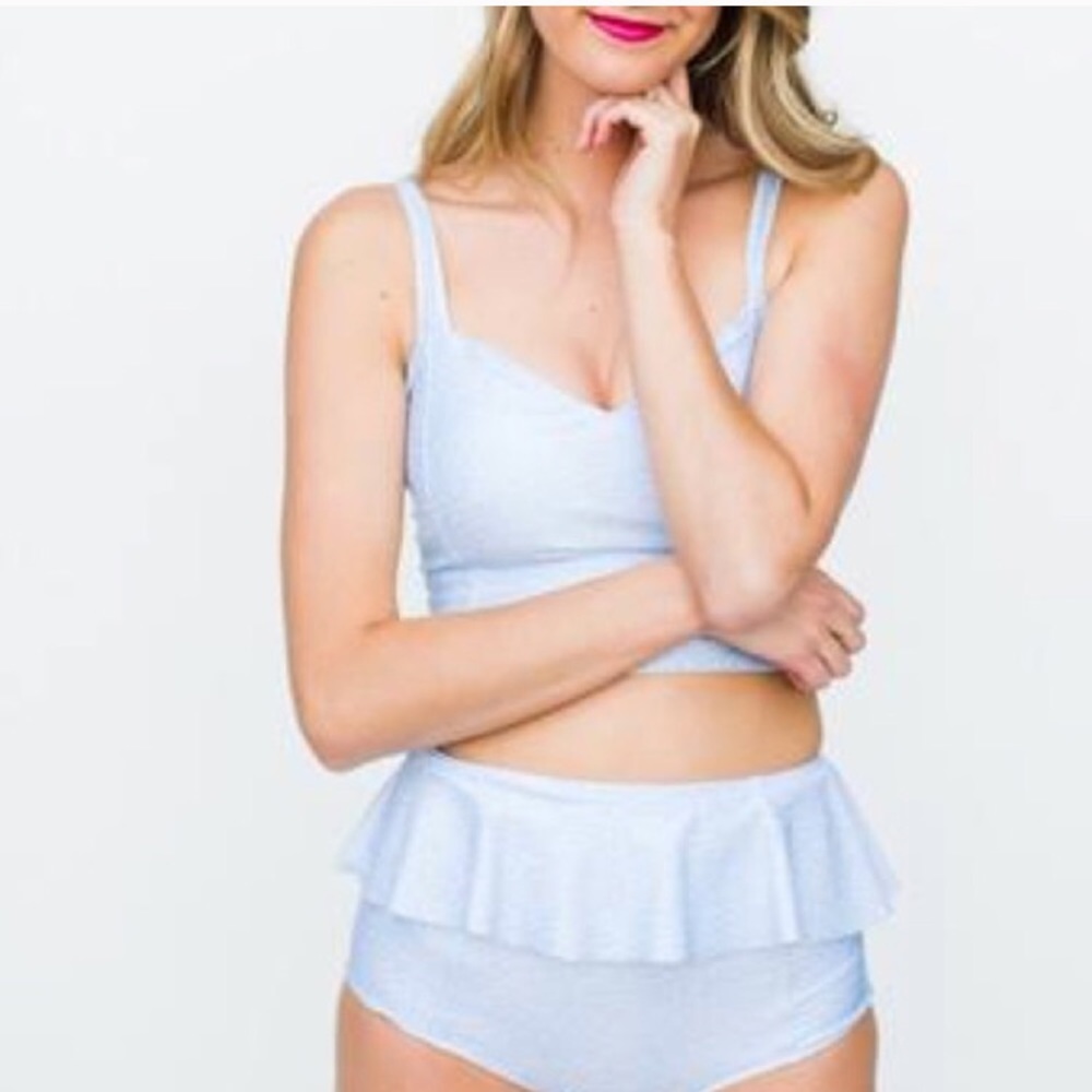 Kortni Jeane Powder Blue Large Ladder Back Top EUC