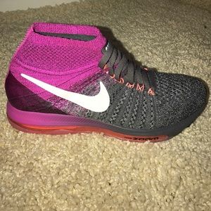 Nike zoom flyknit running shoes