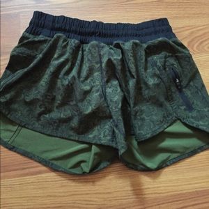 Lululemon tracker shorts