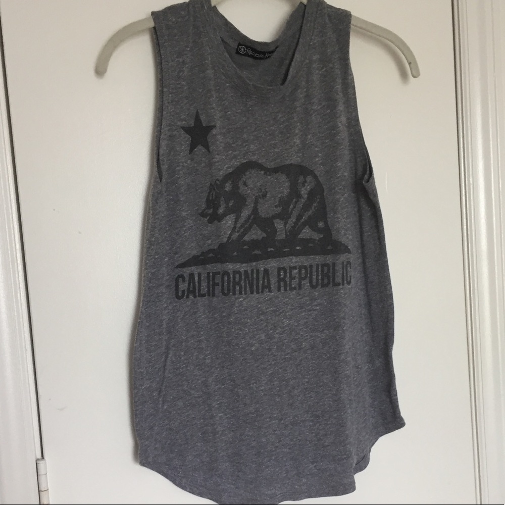 Soft Dolphin Hem Muscle Tee heathered Gray!
