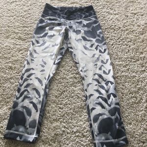 Lululemon crop pant size 4