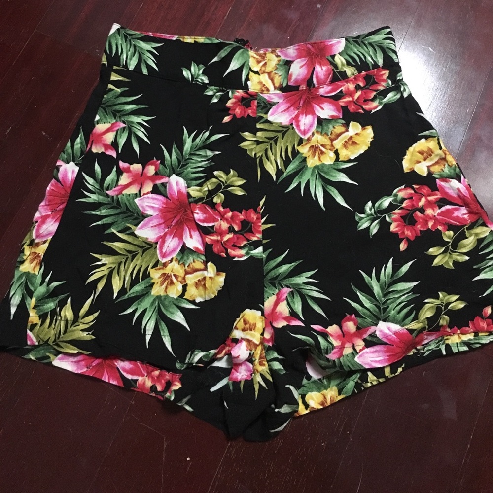 Floral flowy high waisted  shorts