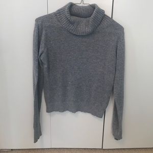 BRANDY MELVILLE cropped turtle-neck sweater