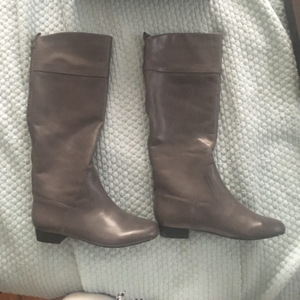 House of Harlow Grey "Jean" boot 6.5/36.5