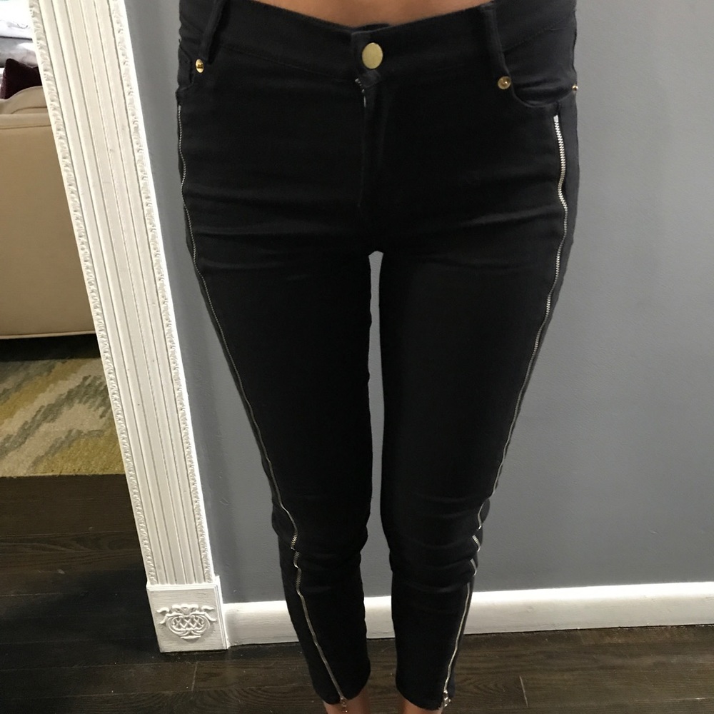 Black skinny pants